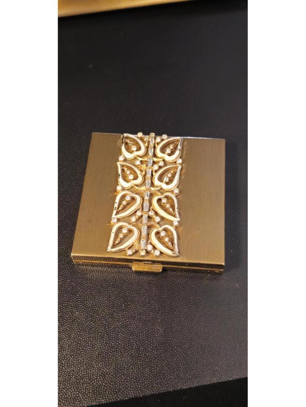 3" VOLUPTE' USA Vintage Compact With Raised Flower & Rhinestone Design